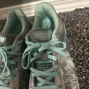 Saucony US youth 6 womans 7.5 Kotaro 3 Running Shoes Gray/Mint
